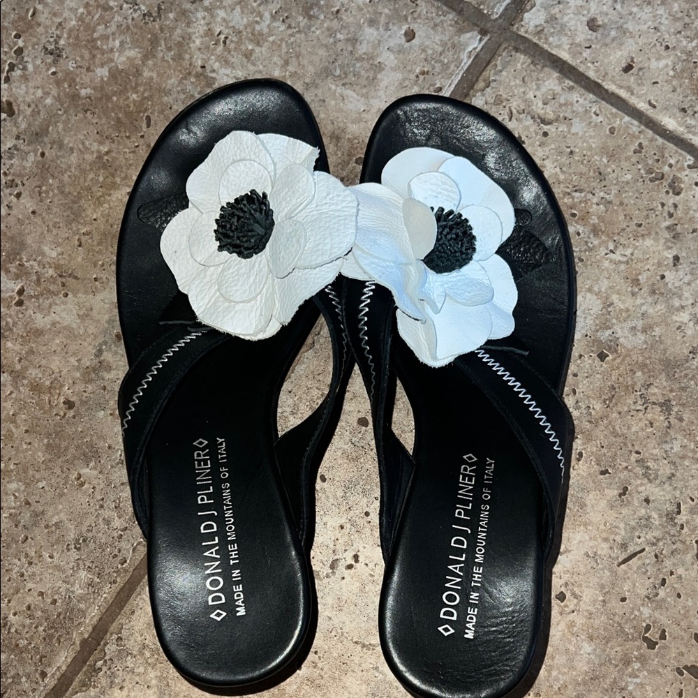 Donald J. Pliner Black White Leather Floral Wedge Sandals